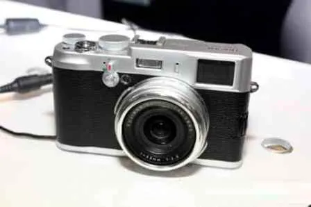 富士数码相机旁轴x100正式发布 看富士x100数码相机评测与报价
