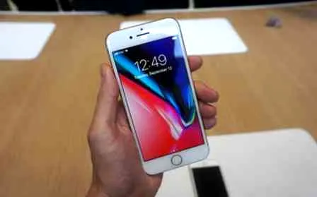 iPhone8和iPhone8Plus评测 双面玻璃回归乔布斯理念