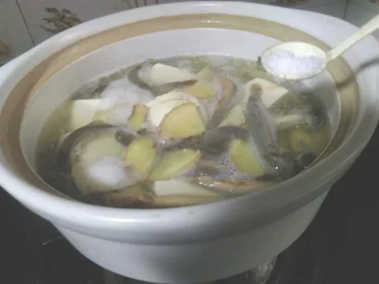 泥鳅炖豆腐的做法步骤7