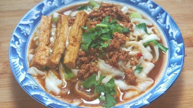 刀削面的面怎么和才硬？大厨教你正确做法,学会做给家人吃