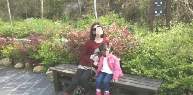 市民将退烧药挂防盗窗分邻居(他发现病历疑点获赔386万)