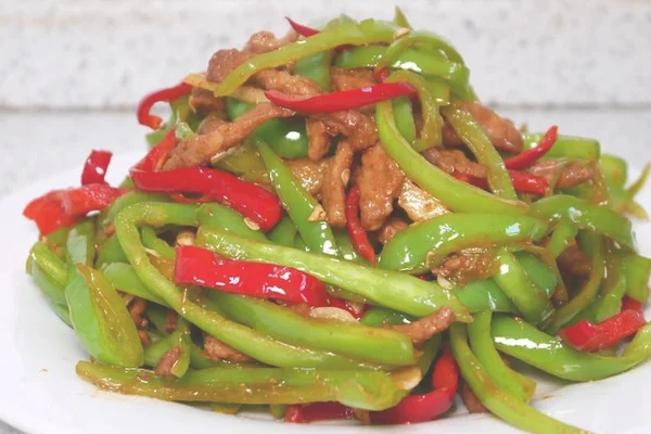 辣椒肉丝怎么炒好吃？教你一招,鲜嫩爽口又下饭!