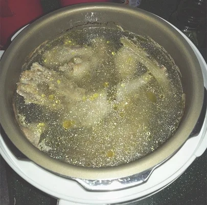 山药炖鸡汤的做法步骤8