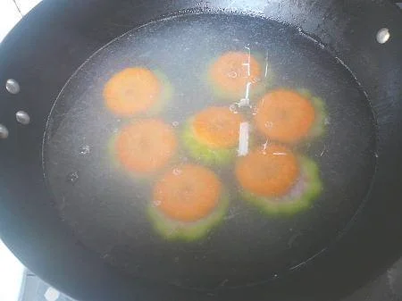 酿肉苦瓜汤的做法步骤16