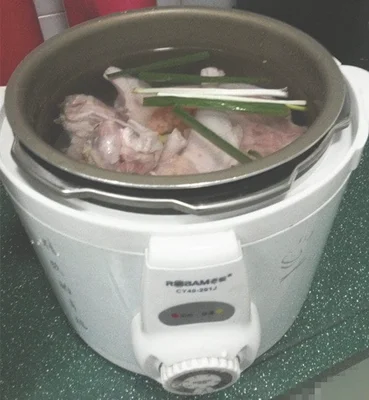 山药炖鸡汤的做法步骤4