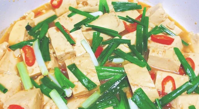 大豆腐怎么做好吃又简单？学会这2个技巧,软嫩鲜香,比肉都好吃