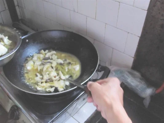 酸菜鱼的做法步骤11