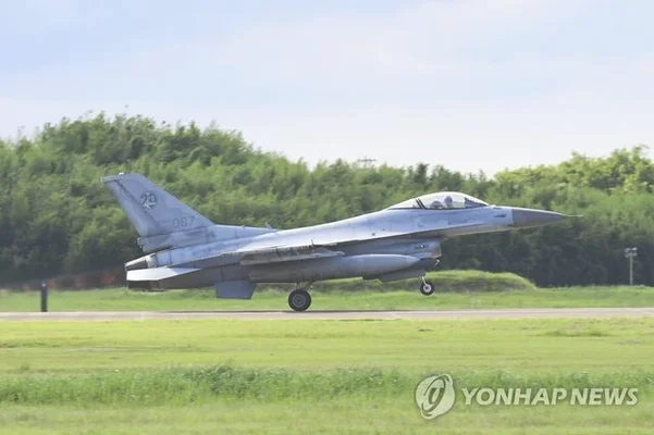 韩军一架KF-16战机坠毁 飞行员逃生(“目