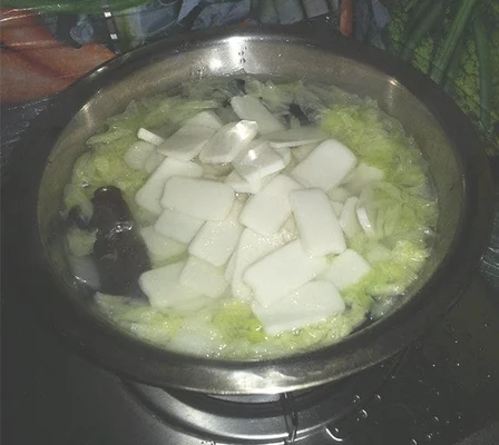 白菜年糕南瓜汤的做法步骤4