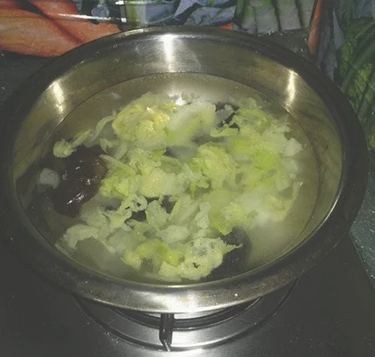 白菜年糕南瓜汤的做法步骤3