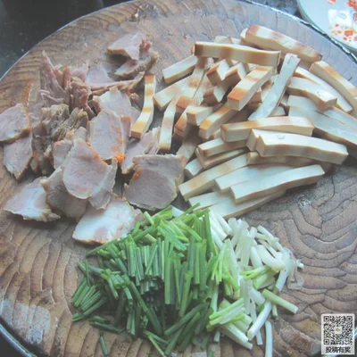 葱香卤肉豆腐干的做法步骤2