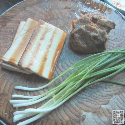 葱香卤肉豆腐干的做法步骤1