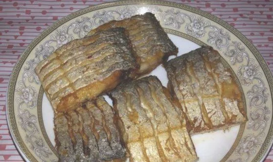 自制油煎带鱼的做法教程(油煎带鱼怎么做好吃又简单)