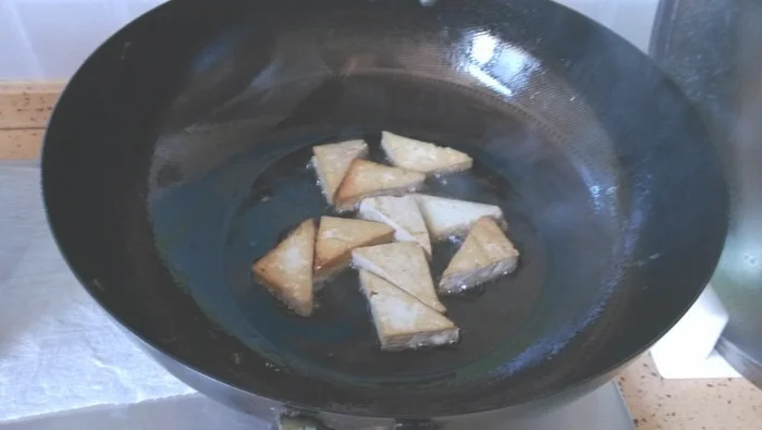 香煎辣豆腐的做法步骤4