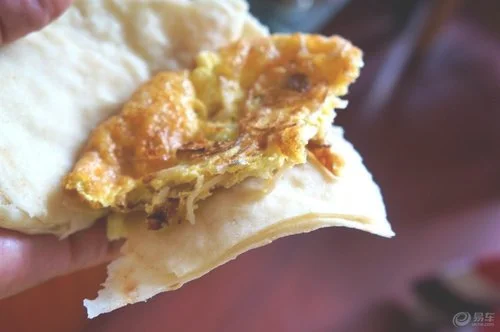 大饼鸡蛋里的咸菜叫什么？大饼、鸡蛋、咸菜一起烙着吃,香喷喷