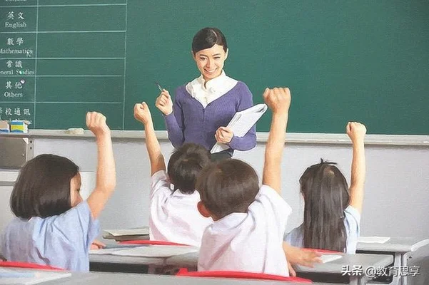 女孩给老师送家长亲手做的棉鞋(网友发现了爸爸追妈妈的套路)"