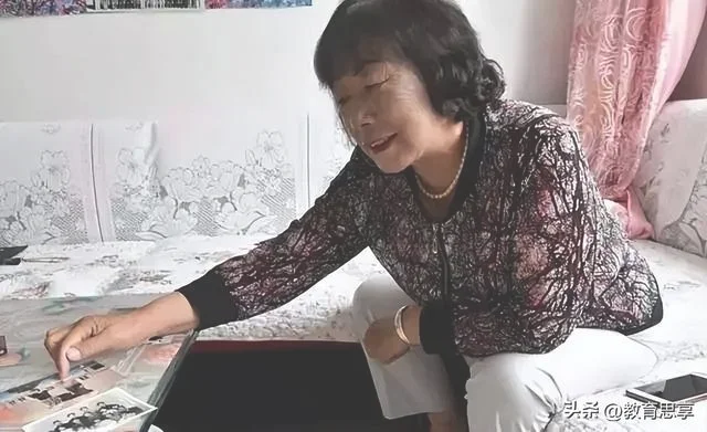 女孩给老师送家长亲手做的棉鞋(网友发现了爸爸追妈妈的套路)"