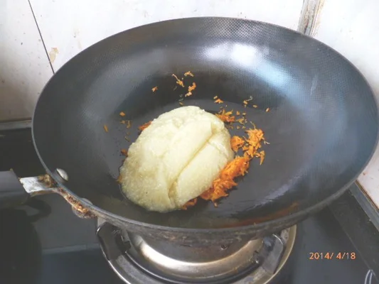 胡萝卜鸡蛋小米粥的做法步骤5