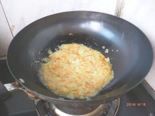 胡萝卜鸡蛋小米粥的做法步骤6
