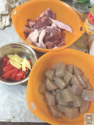 魔芋焖鸭的做法步骤2