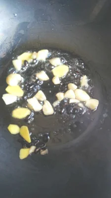 泥鳅炖豆腐的做法步骤5