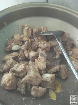 莲藕炖排骨的做法步骤2