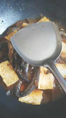 泥鳅炖豆腐的做法步骤10