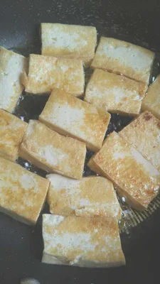 泥鳅炖豆腐的做法步骤4