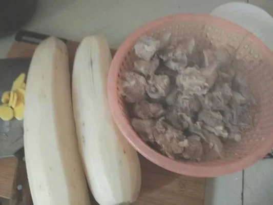 莲藕炖排骨的做法步骤1