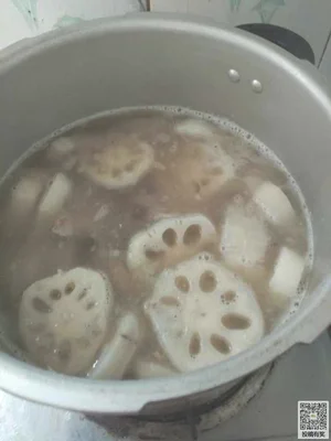 莲藕炖排骨的做法步骤4