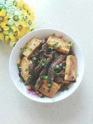 泥鳅炖豆腐的做法步骤13