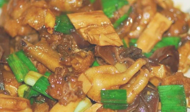 笋干焖鸭肉的制作教程图解(笋干焖鸭肉图片)