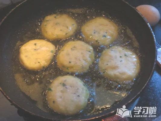 葱香土豆饼的做法步骤9