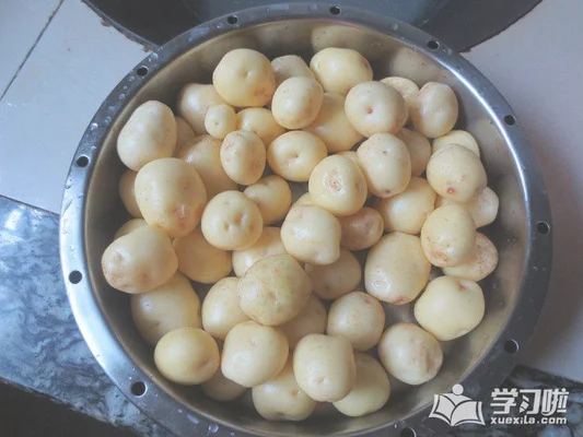 葱香土豆饼的做法步骤1
