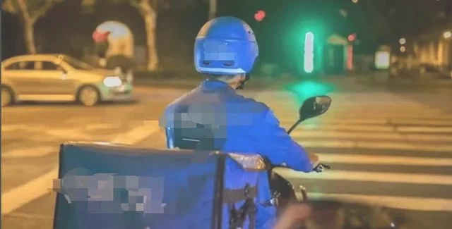 外卖小哥深夜送餐猝死清晨才被发现(平台是否承担责任)