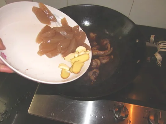 魔芋焖鸭的做法步骤10