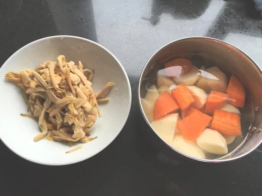 土豆黄花菜炖排骨的做法步骤6