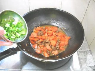 胡萝卜焖鸭的做法步骤9