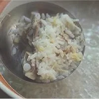 玉米瑶柱排骨粥的做法图解8