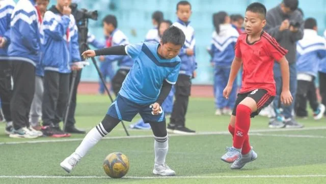 2岁中国少年登上世界杯决赛舞台"