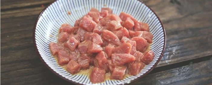 牛肉丁怎么炒好吃又嫩