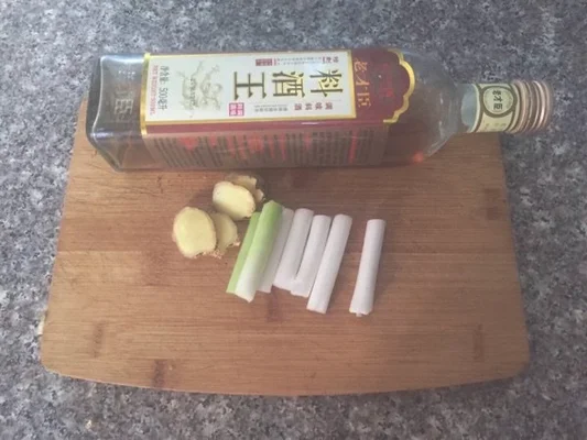 清炖大骨头汤的做法步骤2