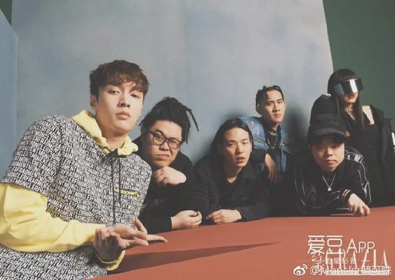 张艺兴VOGUEplus再启航封面(张艺兴时尚写真曝光)