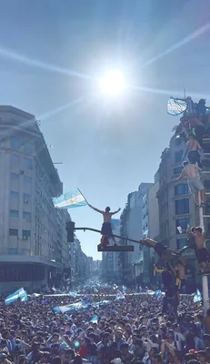 阿根廷冠军游行结束(原因都是球迷造成！直升机都用上了)