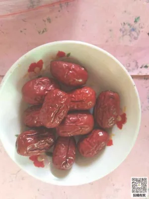 田七归枣炖乌鸡的做法步骤1