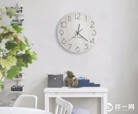 挂表放在客厅哪个位置好(挂表摆放在客厅什么位置好)