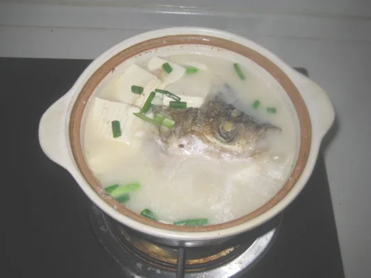 家常鱼头汤的做法步骤9
