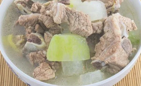 如何让宠物在冬季有效保暖(让狗狗告别冬季疾病)