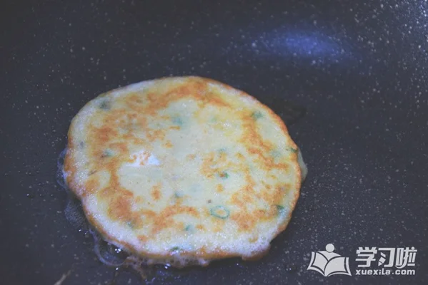 香煎鲅鱼饼的做法步骤5