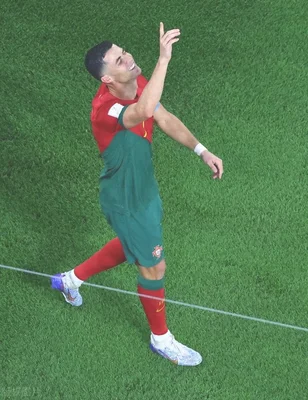 葡萄牙3-2加纳(葡萄牙3:2加纳！赛前“C罗哭了”登上热搜第一)